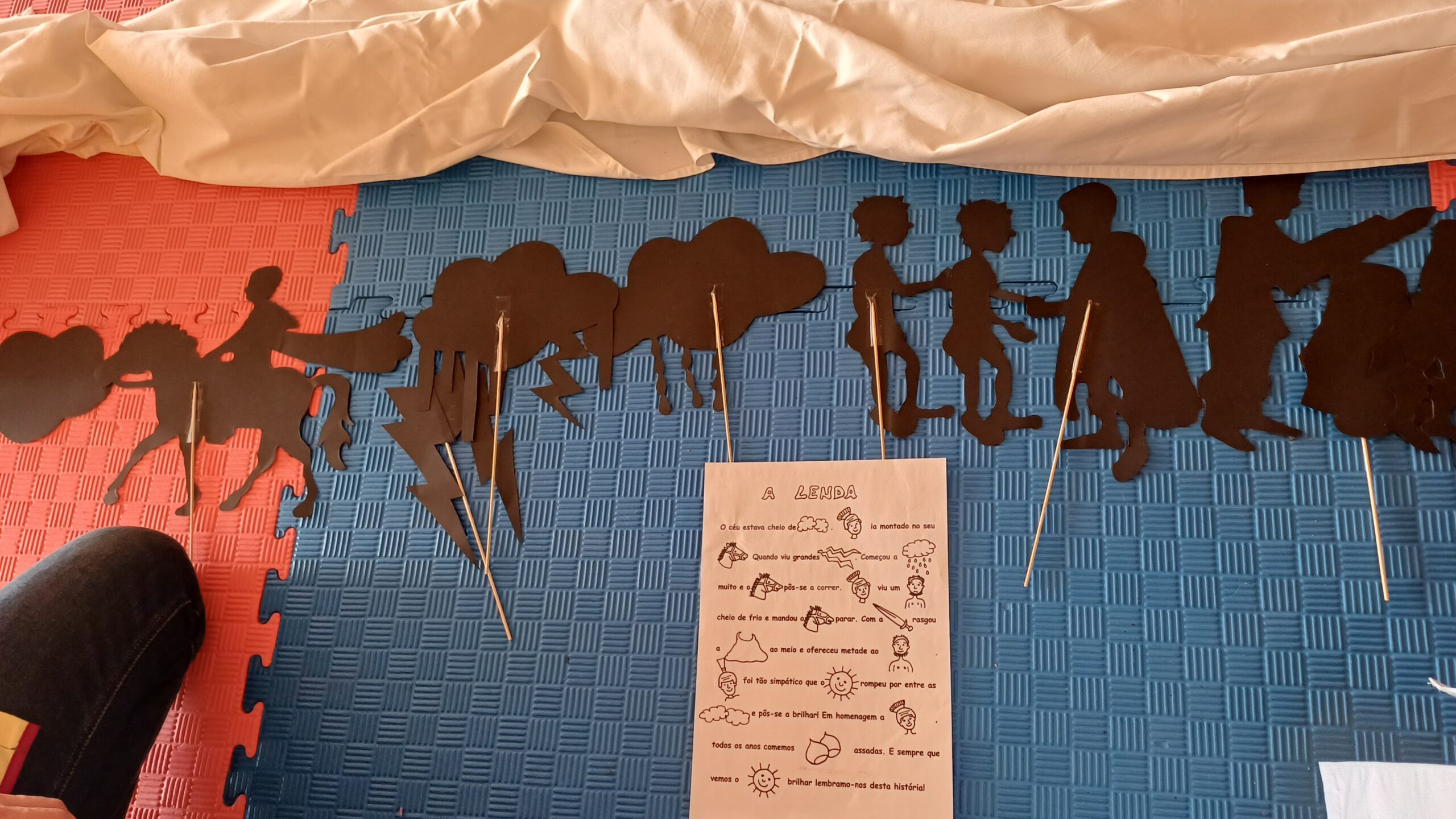 Teatro de Sombras > A lenda de S. Martinho