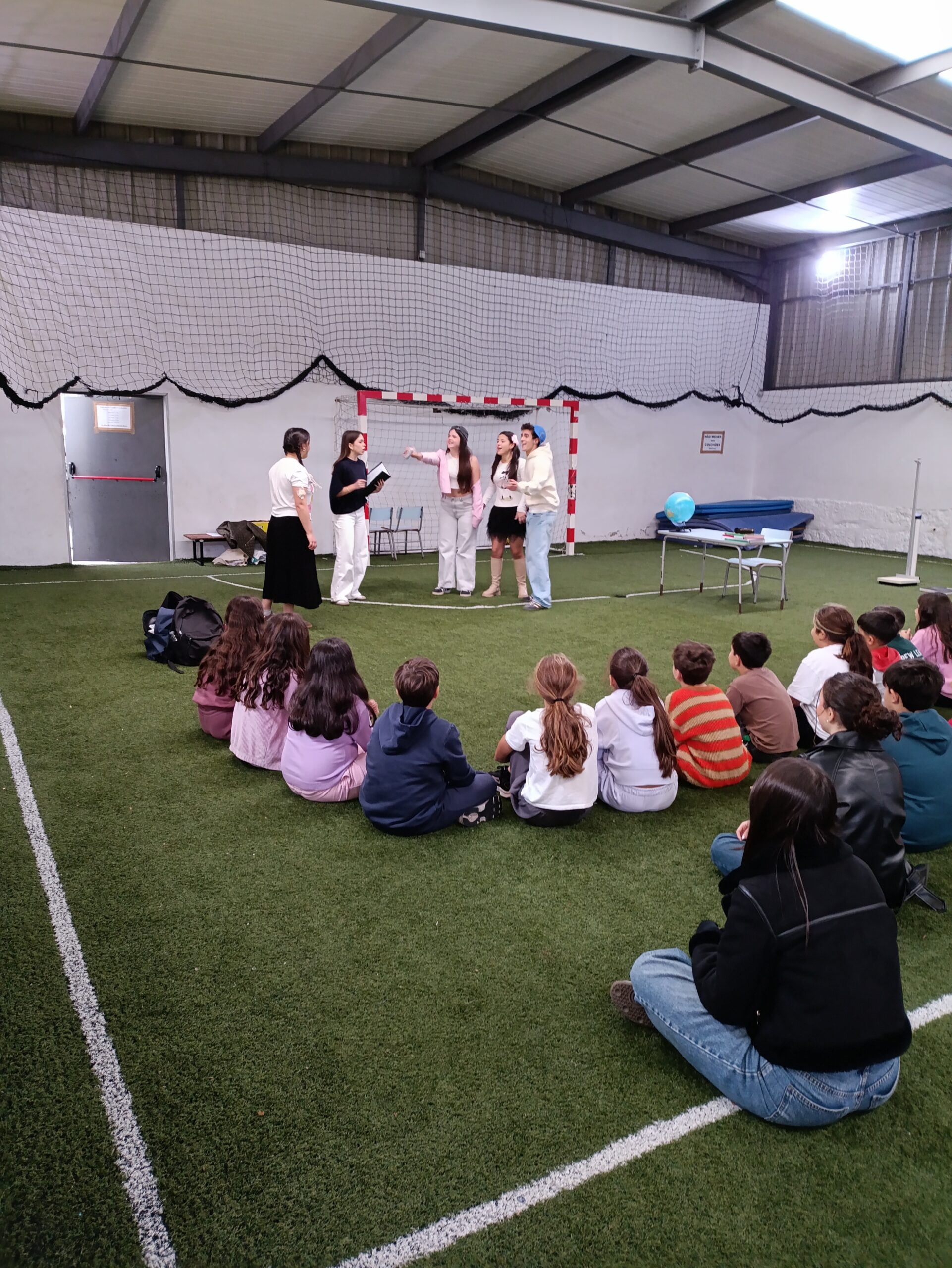 Alunos do 12.º A apresentam teatro pedagógico sobre a Diabetes às turmas do 4.º ano